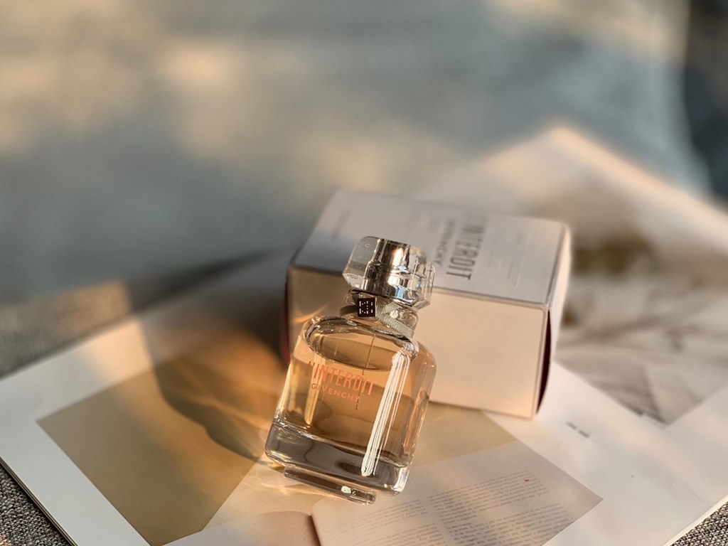 Original qualityGivenchy Heart Without Taboo Perfume 8mlGives the feeling of .Love what you love, follow your heart, no questions asked. Top notes oriental floral notesMiddle notes bergamot, pearBase notes tuberose, jasm