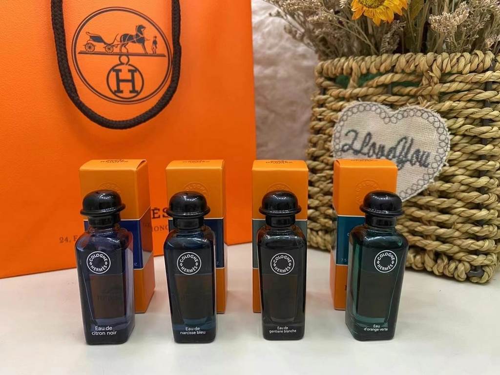 Original qualityHermes cologne sample 7.5ml! Flavors pink grapefruit, black citron cologne, blood rhubarb, golden orange blossom, blue narcissus, snow white gentian, orange green cologne, ambergris citrus.