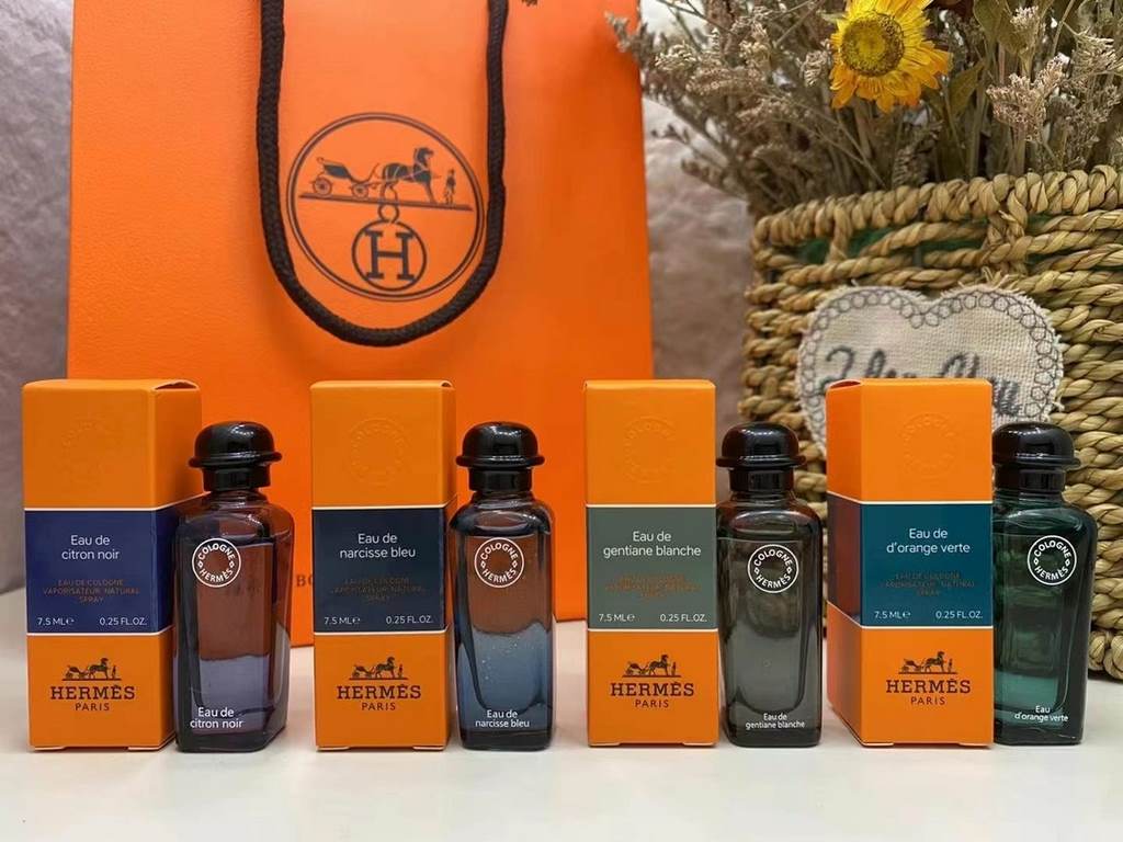 Original qualityHermes cologne sample 7.5ml! Flavors pink grapefruit, black citron cologne, blood rhubarb, golden orange blossom, blue narcissus, snow white gentian, orange green cologne, ambergris citrus.