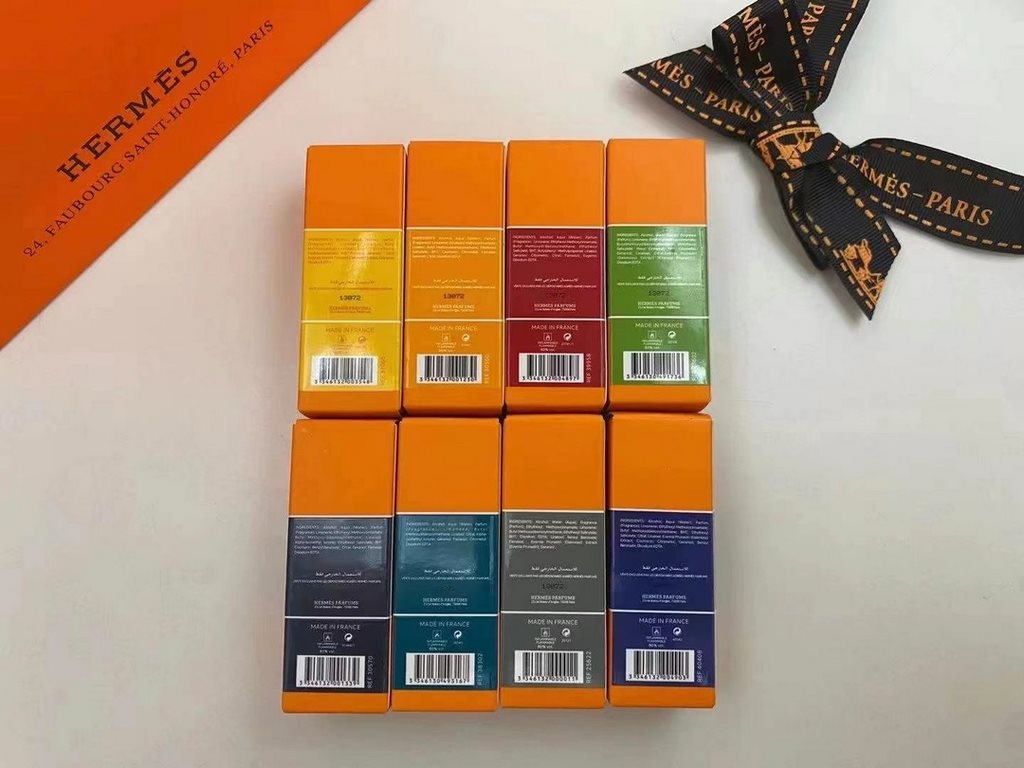 Original qualityHermes cologne sample 7.5ml! Flavors pink grapefruit, black citron cologne, blood rhubarb, golden orange blossom, blue narcissus, snow white gentian, orange green cologne, ambergris citrus.