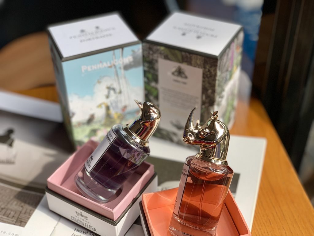 Original quality1 Penhaligon's Beast Head Rhino 75ml with counter tote bagWarm and dangerous leathery spiceTop note VanillaMysterious vanilla accompanied byshimmering pink pepperwith a touch of clarity.Middle note Leathe