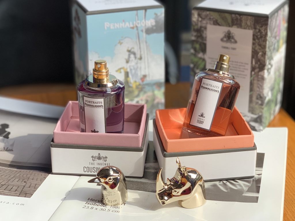 Original quality1 Penhaligon's Beast Head Rhino 75ml with counter tote bagWarm and dangerous leathery spiceTop note VanillaMysterious vanilla accompanied byshimmering pink pepperwith a touch of clarity.Middle note Leathe