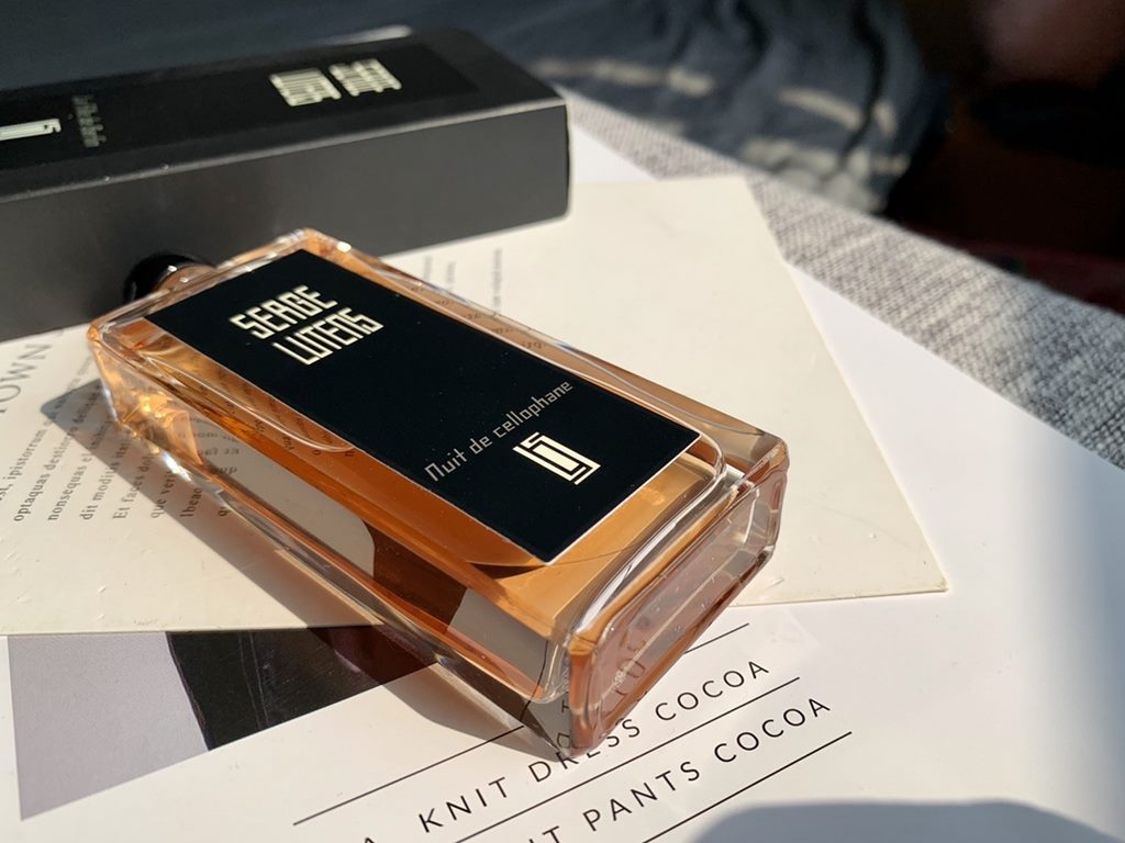 Original qualityserge lutens lutens1 August Night Laurel 50ml'sAttributes unisex fragranceFragrance oriental floral notesOdor Orange, Cinnamon, Jasmine, Green Leaf, Fruity, Carnation, Lily, Musk, Almond, Woody, Honey.2 B