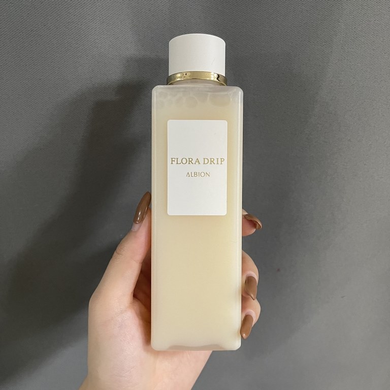 Original qualityAlbion white water 160ml! cosme first deservedly, the main anti-aging high-function water, the texture looks super attractive, as if lactobacilli drinks. After the face of the skin feel great, absorbed qu