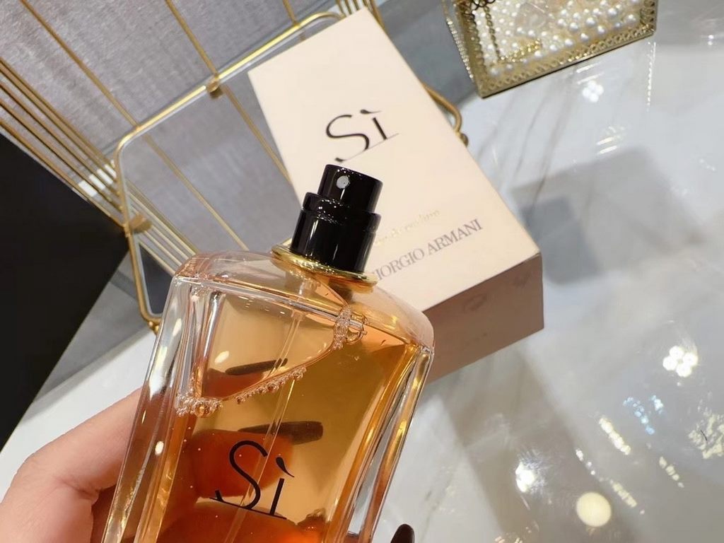 Original quality  Armani Classic si Beloved 100mlCate Blanchett's endorsement of si is not without reason.Elegant, tough, independent, the idea that Armani wants to convey through perfumewas unreservedly shown by her  fr