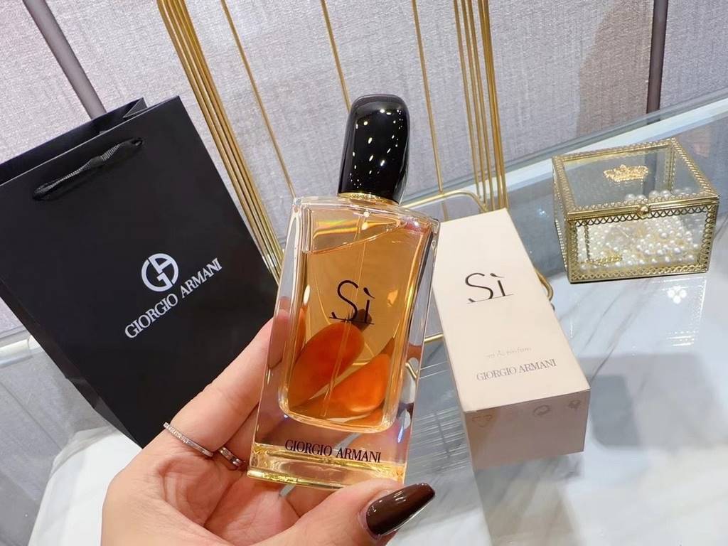 Original quality  Armani Classic si Beloved 100mlCate Blanchett's endorsement of si is not without reason.Elegant, tough, independent, the idea that Armani wants to convey through perfumewas unreservedly shown by her  fr