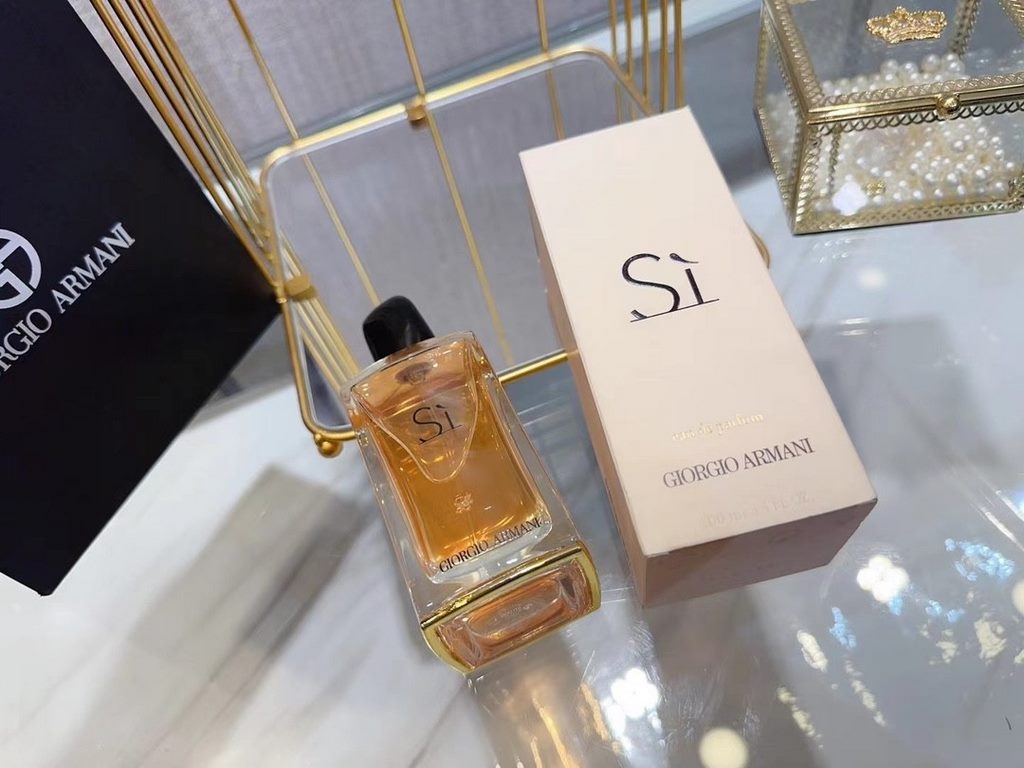 Original quality  Armani Classic si Beloved 100mlCate Blanchett's endorsement of si is not without reason.Elegant, tough, independent, the idea that Armani wants to convey through perfumewas unreservedly shown by her  fr