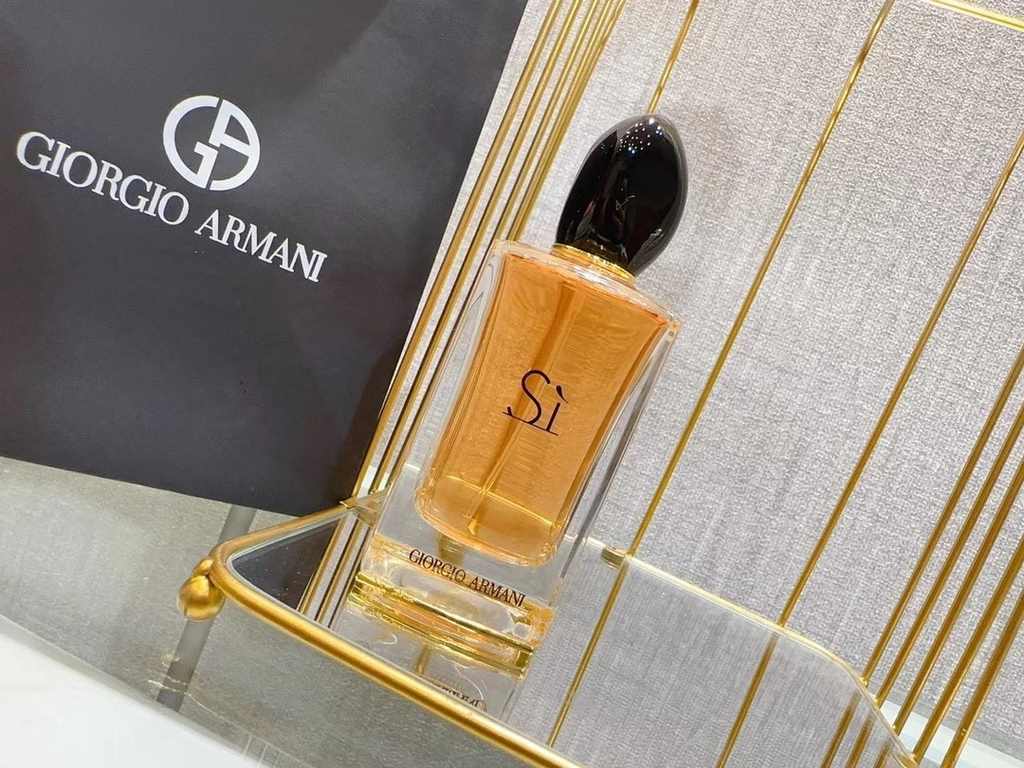 Original quality  Armani Classic si Beloved 100mlCate Blanchett's endorsement of si is not without reason.Elegant, tough, independent, the idea that Armani wants to convey through perfumewas unreservedly shown by her  fr