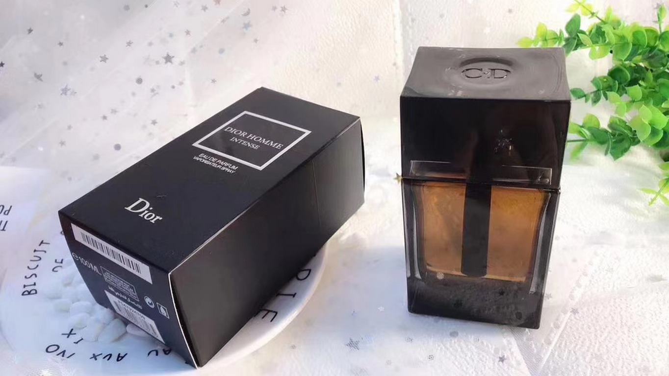 Original quality (Dior Dior Black Ardent Men's Perfume 100ml Black Box)   Spicy woody notes evoke elegance and sensuality with masculine grassy notes highlighting the sensual qualities of the perfume, unleashing a scent 