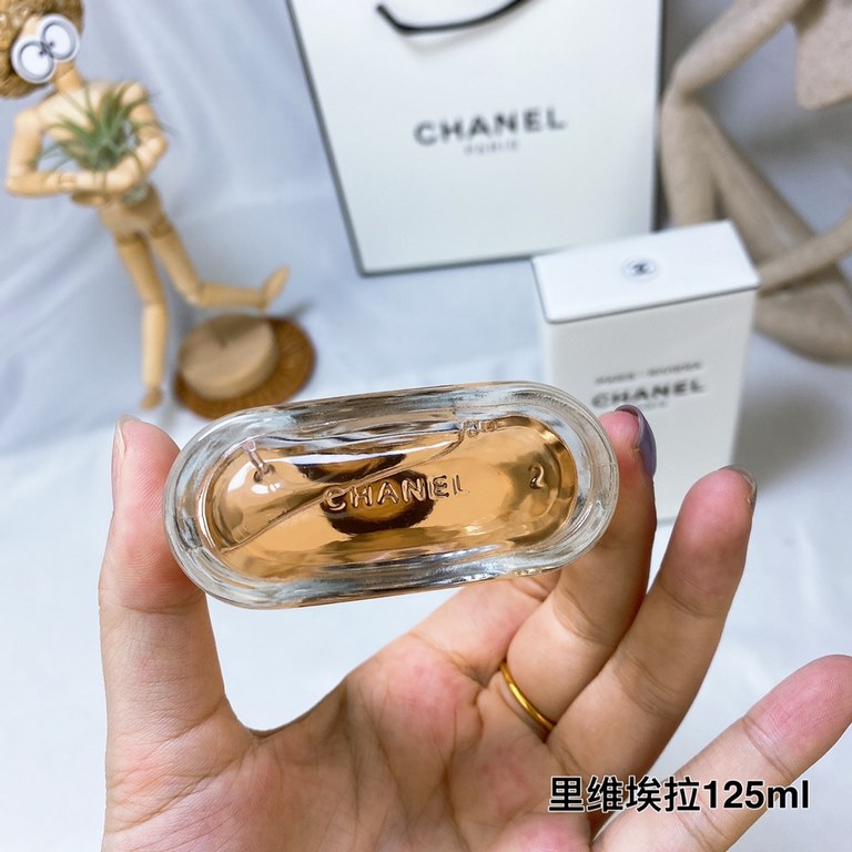 Original qualityChanelChanel Paris Water New Paris Riviera Perfume 125ml.For 2019 this collection has launched a limited edition Paris Riviera.The smell of Paris Riviera is very light and breezy, very much in the mood to