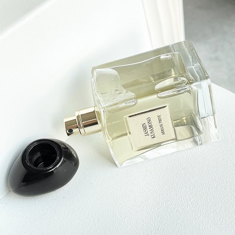 Original qualityArmani Jasmine armani prive ｜jasmin kusamonoIt's his favorite Japanese floral perfume.This scent has the smell of Kyoto in the morning.-It's a green leafy floral scent.The scent is a green leafy floral no