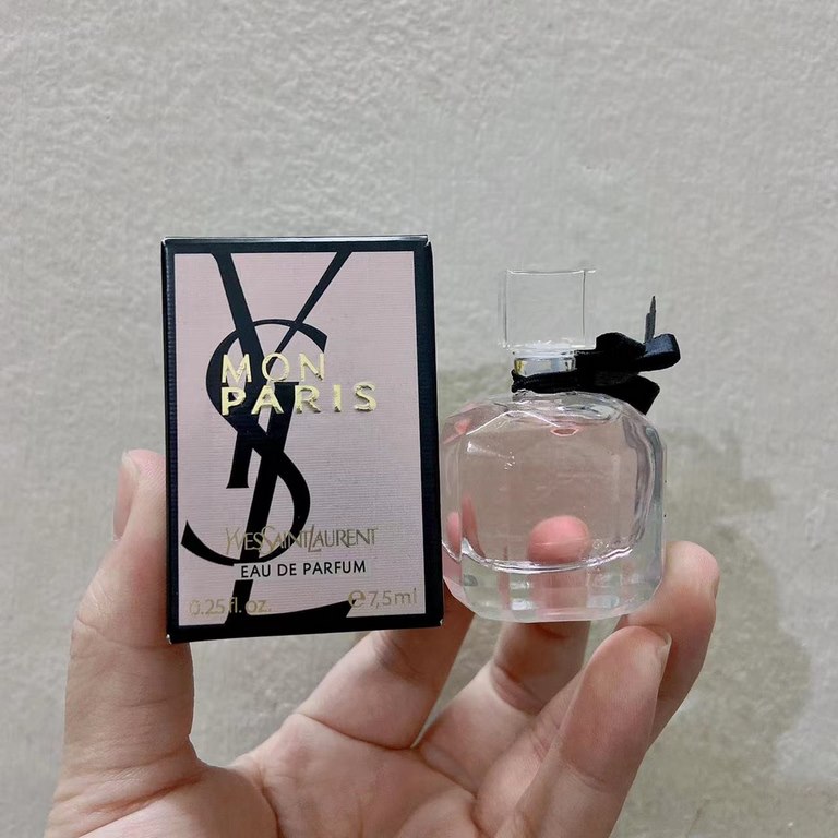 Original quality(Saint Laurent Perfect Love Sample Makeup 3-piece Set)   Set contains small black bar sample 3071g, small gold bar regular 19662.2g, reverse Paris perfume 7.5mlThe most exciting gift for a girl is coming!