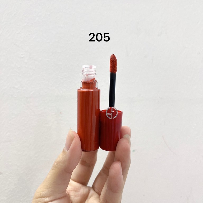 Original quality(Armani long red sample six-piece set)   contains red beloved perfume 7ml, red tube lip glaze 405, 415, 205, 206, red air cushion 2 #. Exquisite girl is to keep at all times, in the bag does not take up s