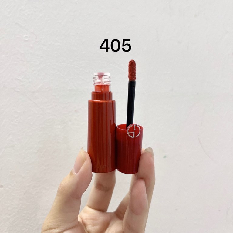 Original quality(Armani long red sample six-piece set)   contains red beloved perfume 7ml, red tube lip glaze 405, 415, 205, 206, red air cushion 2 #. Exquisite girl is to keep at all times, in the bag does not take up s