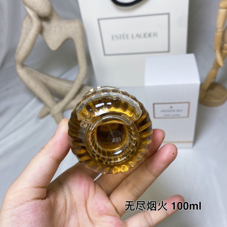 Original qualityEndless Fireworks 100mlEstee Lauder Estee Lauder 2021 New Light Note Collection PerfumeEndless Fireworks is an addictive spicy amber fragrance, full of glorious leather notes of innovation. Szechuan peppe