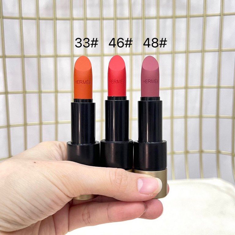 Original qualityHermes lipsticks! Color Matte 33-53-64-68-85, Satin 18-21-33-64-66-75-85.