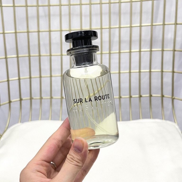 Original quality Pictures have been full of spot flavor to recognize the text! LV Perfume 100ml! Flavors transparent bottle rose peach, dark surge, peak, infinite, intoxication, dawn, rose in the wind, getaway, rely on, 