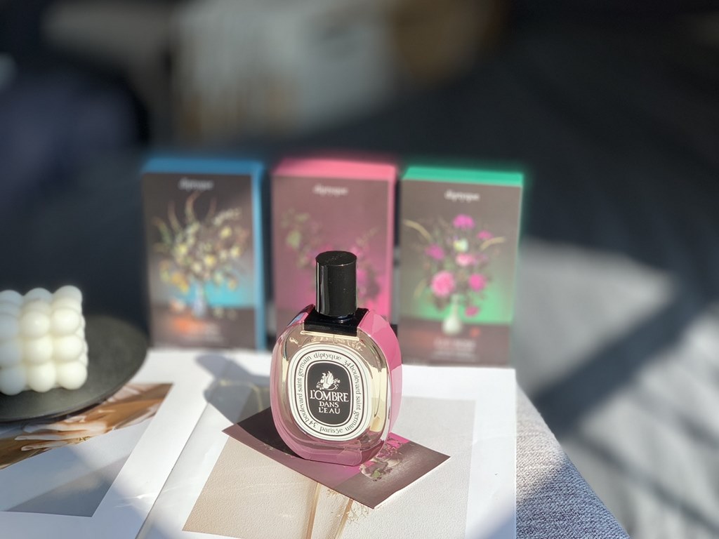 Original quality1 Limited Edition Toussaint Evening Primrose 1mlFragrance FloralTop notes Orange Blossom Rose IrisMiddle notes tuberose, pepperBase note Benzoin Musk2 Limited Edition Shadow in the Water 1mlFragrance Flor