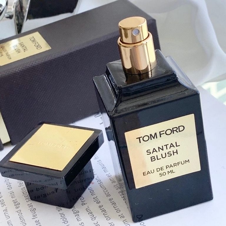 Original qualitytom ford santal blush sandalwood  by many people praise a enchanting sandalwood 50mltom ford santal blush Huma Red Sandalwood (Alias Falling Wood Flying Haze)    One flower, one world, one wood, one float