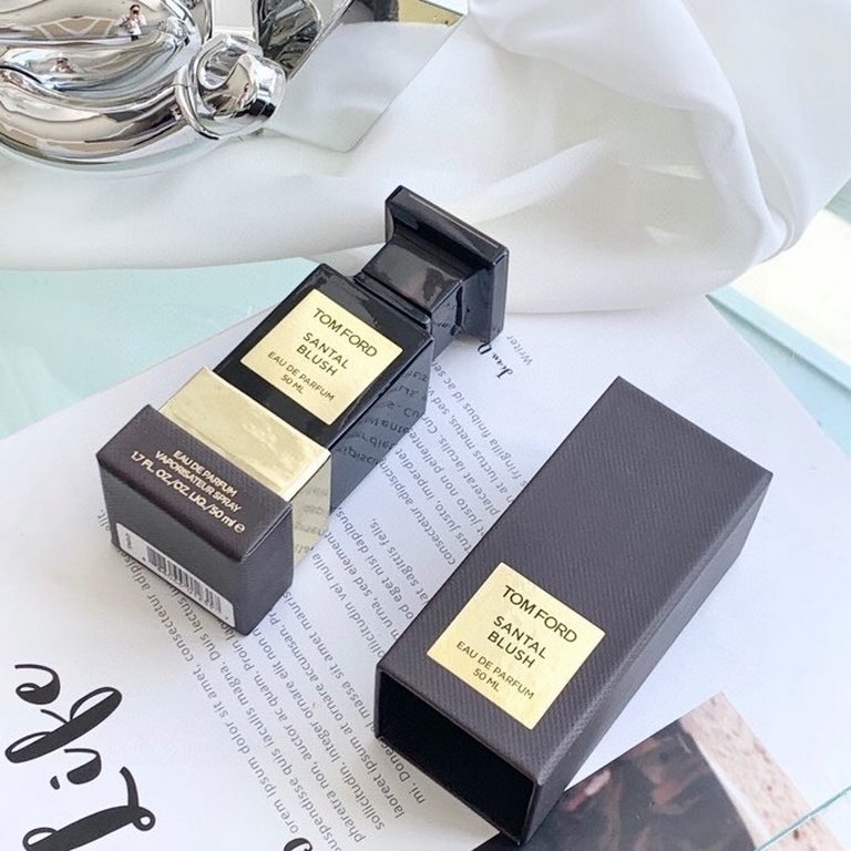 Original qualitytom ford santal blush sandalwood  by many people praise a enchanting sandalwood 50mltom ford santal blush Huma Red Sandalwood (Alias Falling Wood Flying Haze)    One flower, one world, one wood, one float