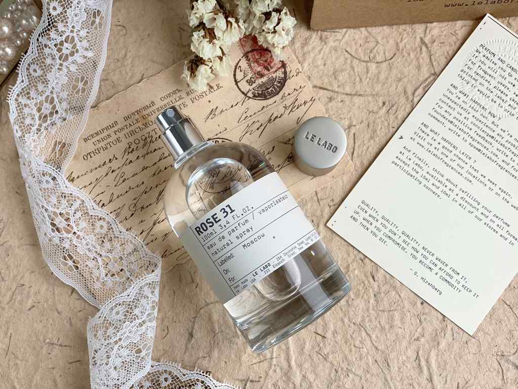 Original Channeled Goods! LE LABO Perfume Lab 31 Perfume Lab Rose Rose 31 Cumin Roasted Rose, a fighter in the dark cuisine!Aroma Woody FloralTop notes Rose CuminMiddle Note Rose Vetiver Cedar.Base notes Musk Guaiacwood 