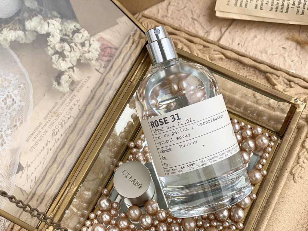 Original Channeled Goods! LE LABO Perfume Lab 31 Perfume Lab Rose Rose 31 Cumin Roasted Rose, a fighter in the dark cuisine!Aroma Woody FloralTop notes Rose CuminMiddle Note Rose Vetiver Cedar.Base notes Musk Guaiacwood 