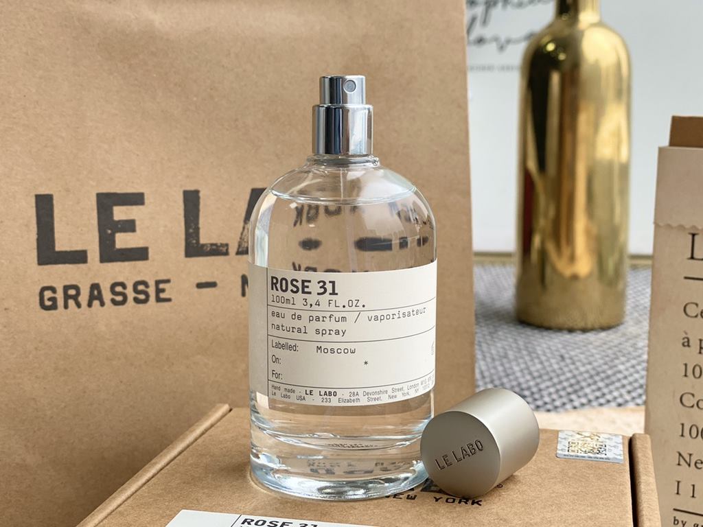 Original Channeled Goods! LE LABO Perfume Lab 31 Perfume Lab Rose Rose 31 Cumin Roasted Rose, a fighter in the dark cuisine!Aroma Woody FloralTop notes Rose CuminMiddle Note Rose Vetiver Cedar.Base notes Musk Guaiacwood 