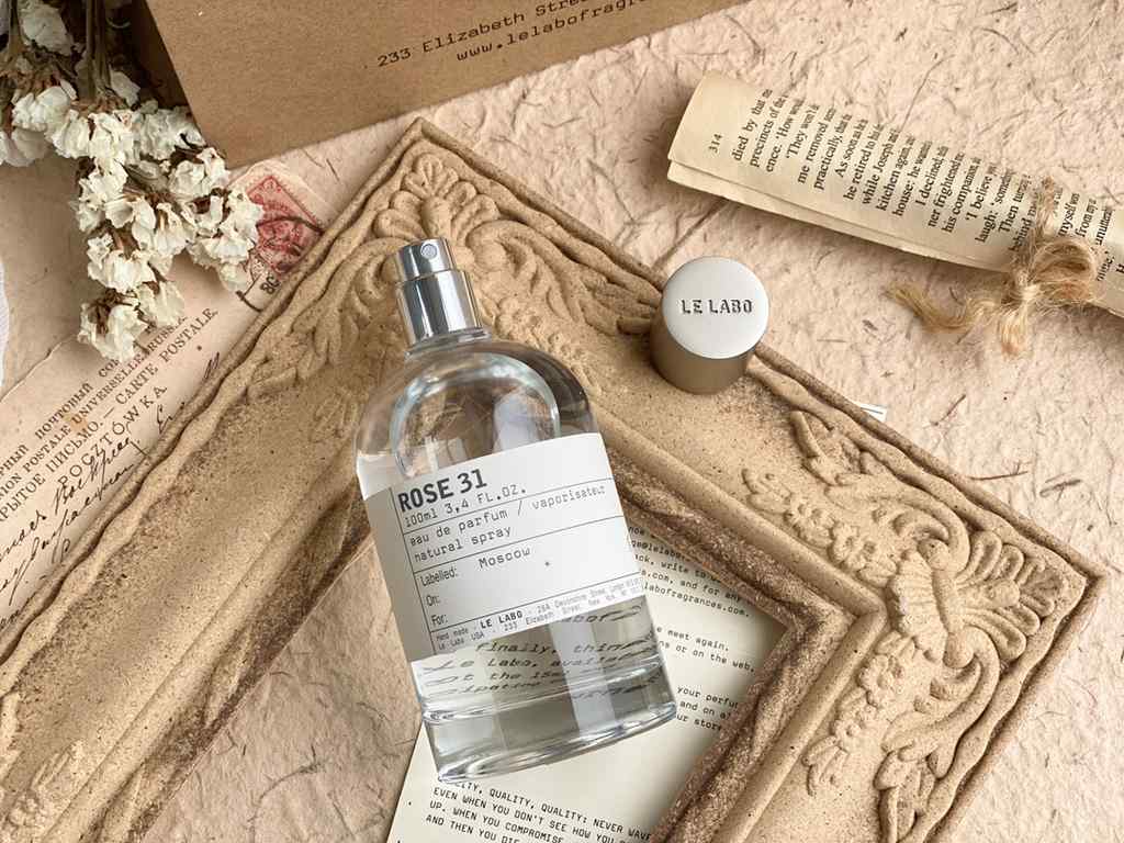 Original Channeled Goods! LE LABO Perfume Lab 31 Perfume Lab Rose Rose 31 Cumin Roasted Rose, a fighter in the dark cuisine!Aroma Woody FloralTop notes Rose CuminMiddle Note Rose Vetiver Cedar.Base notes Musk Guaiacwood 