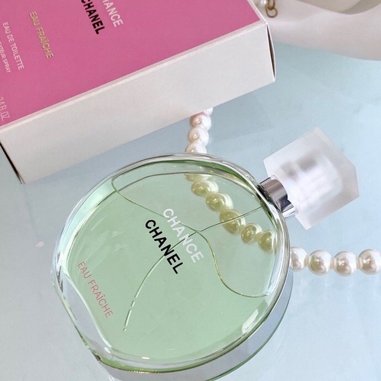 Original qualityChanel Green Encounter 100mlAppearance round bottle with silver rim   The cap is a frosted texture that I love   The perfume itself is a light green    (this color is really love love love) Top notes lemo