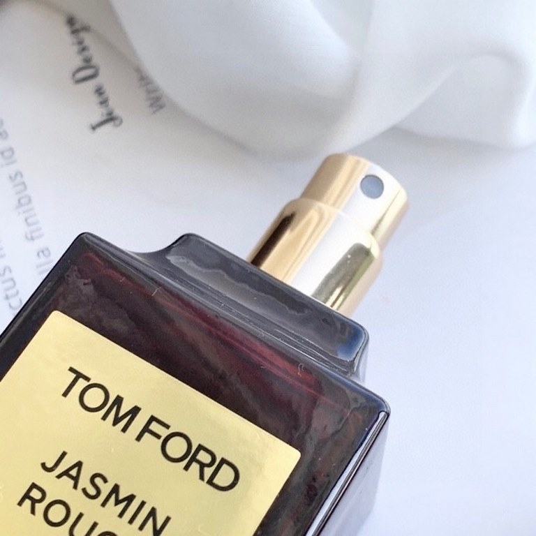 Original qualitytf rouge jasmine! Miss Gentle Sister rushes the duck!tom ford jasmin rouge rouge jasmine  50mlTop notes ginger, cardamom, cinnamon, bergamot, tangerine, pepperMiddle notes jasmine, neroli oil, ylang ylang