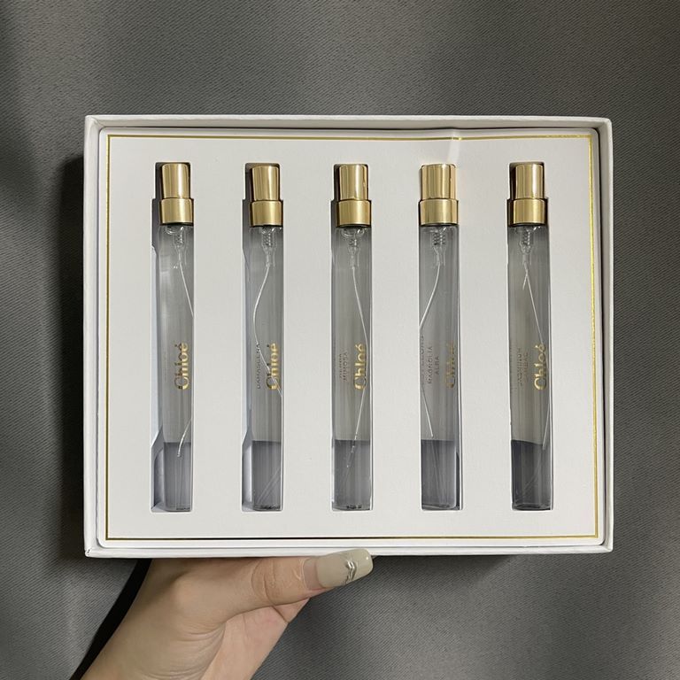 Original qualityKourtney Wonderland Test Tube Perfume Sample 10ml Set of 5! Comes with gift bag 10ml x 5 with sprayer. Flavor Magnolia Poetry 10ml, Damask Rose 10ml, Smokey Jasmine 10ml, Northern Cedar 10ml, Mimosa 10ml