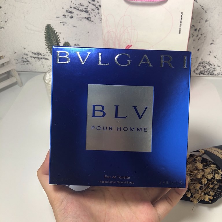 Original quality Counter Bvlgari  Bvlgari POUR HOMME Sapphire Blue Tea Treasure Blue men's perfume 100ml.The fragrance is woody and spicy.Top note cardamom, sandalwood.Middle note] juniper berries, ginger, gingerGreen le