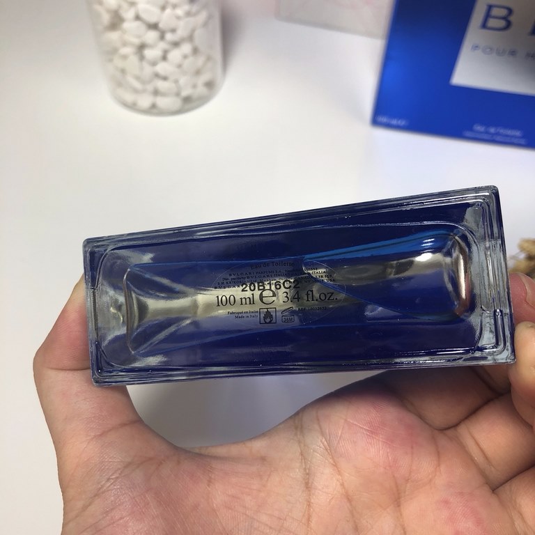 Original quality Counter Bvlgari  Bvlgari POUR HOMME Sapphire Blue Tea Treasure Blue men's perfume 100ml.The fragrance is woody and spicy.Top note cardamom, sandalwood.Middle note] juniper berries, ginger, gingerGreen le