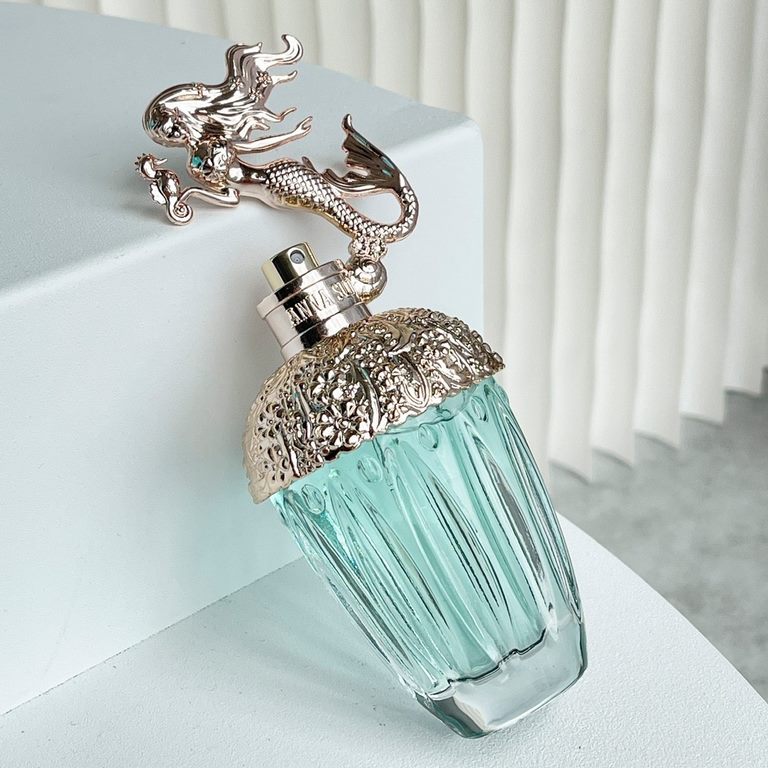 Original qualityAnna Sui's luxurious and dreamy Fairytale Mermaid Eau de Toilette!anna sui fairy tale mermaid eau de toilette is interpreted by the elf department representative model willow hand. The fragrance is a myst