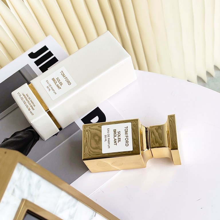 Original qualityTFtomford Noblewoman Gold New Scent Sizzling Sunshinetf Tom Ford is back with a new fragrance for the SpringSummer 2021 season! This is a gold bottle! The golden packaging is so gorgeous too! It's very Ch