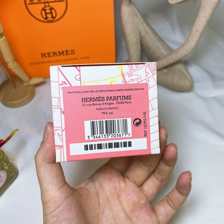 Original qualityHermes  Hermes 2021 new fragrance white hat silk scarf perfume 85ml TwillyGinger BlossomPerfume ingredientsPeony Ginger Sugar Cedarwood