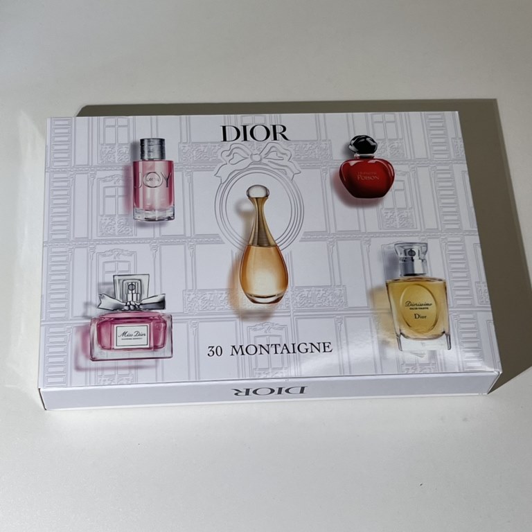 Original qualityDior Chateau perfume sample 5ml five-piece set of the United States version! Contains Sweetheart, Joy of Joy, True Me, Red Poison, Rhyme Light.