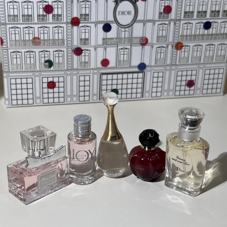 Original qualityDior Chateau perfume sample 5ml five-piece set of the United States version! Contains Sweetheart, Joy of Joy, True Me, Red Poison, Rhyme Light.