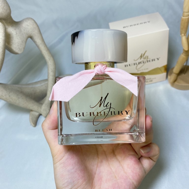 Original qualityOrder Remarks Pink myBurberry My Burberry BLUSH Flower Scarlet Intense Perfume 90mlEDP My BurberryBLUSHFragrance FloralTop note Lemon PomegranateMiddle Note Rose Apple StorkBase note Jasmine WisteriaAttri