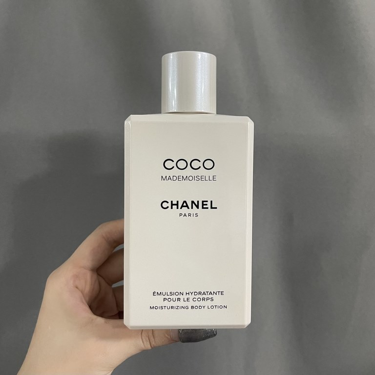 Original quality(Xiao Xiang coco shower gel body lotion two-piece set)   Chanel coco shower gel body lotion two-piece set 200ml x 2Chanel coco shower gel 200ml  The flavor is the flavor of Miss coco perfume, and the amou