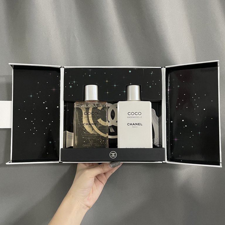 Original quality(Xiao Xiang coco shower gel body lotion two-piece set)   Chanel coco shower gel body lotion two-piece set 200ml x 2Chanel coco shower gel 200ml  The flavor is the flavor of Miss coco perfume, and the amou