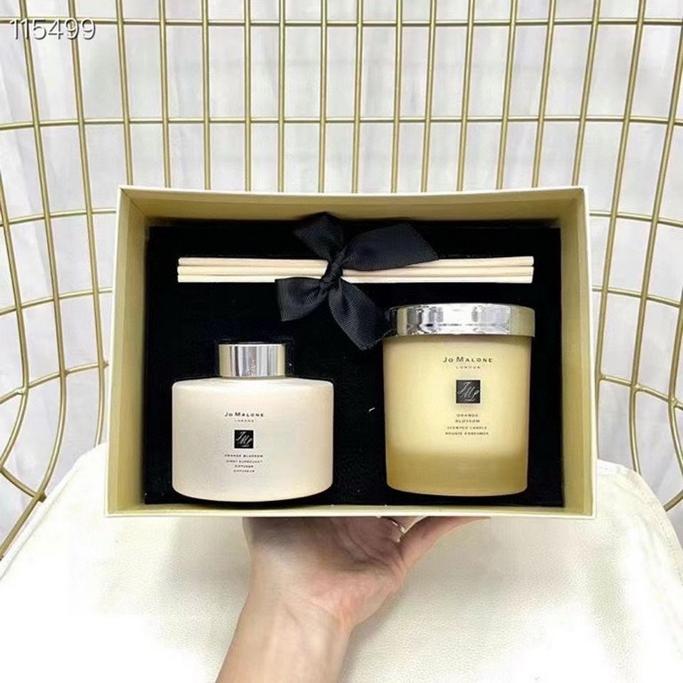 Original qualityZumarone limited frosted orange blossom combination   real shot   arrived   contains Zumarone limited orange blossom aroma room aromatherapy 165ml  Zumarone limited orange blossom aromatherapy candles 200