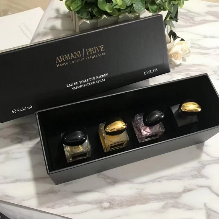 Armani Royal Private Collection Perfume Set of 430mlWith spray nozzle! High-grade wooden box packaging, a good gift!Set contains   Armani Shamal Musk Perfume   Armani Arabian Rose Gold Flow Perfume   Armani Alexandria Ro