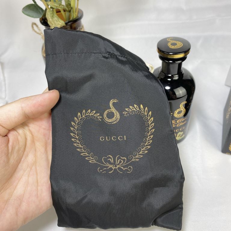 Original qualityGucci Gucci Ceramic Alchemist Garden Black Bottle Serpent's Voice The Voice of the Snake Serpent's Mystery Perfume 100ml with Counter HandbagThe mythical serpent, a symbol of knowledge and rebirth, roams 