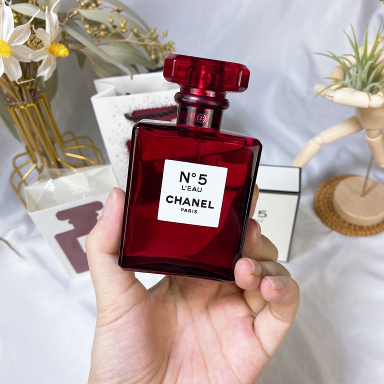 Original quality 5ml, CHANEL CHANEL Limited Edition Red Bottle N°5 Perfume EDT Eau de Toilette Red No. 5 5ML, Blazing Red Sincere Gift 218-219 Christmas Crossover Limited Edition Eau de Toilette - Crystalline exudes a da