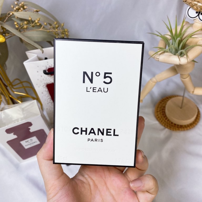 Original quality 5ml, CHANEL CHANEL Limited Edition Red Bottle N°5 Perfume EDT Eau de Toilette Red No. 5 5ML, Blazing Red Sincere Gift 218-219 Christmas Crossover Limited Edition Eau de Toilette - Crystalline exudes a da