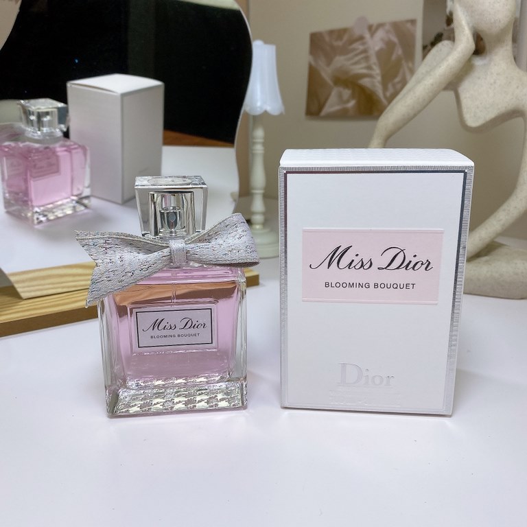 Original qualityThe new 23 version of Dior Dior MissDior Dior high-fashion dress ribbon Miss Sweetheart Ms. perfume 100mlTop note Italian citrus essenceMiddle note double jasmine pure fragranceBase Note Patchouli