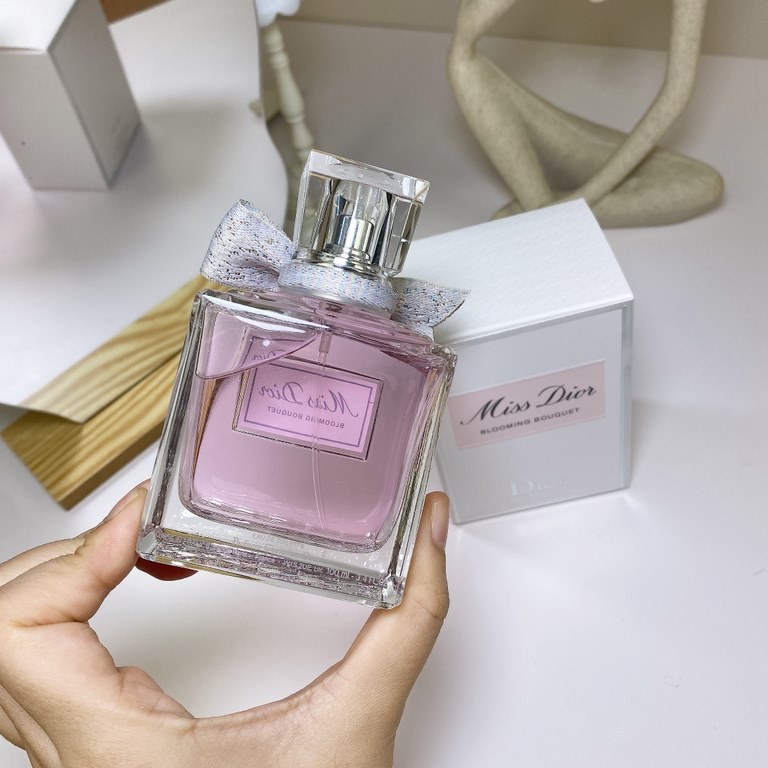 Original qualityThe new 23 version of Dior Dior MissDior Dior high-fashion dress ribbon Miss Sweetheart Ms. perfume 100mlTop note Italian citrus essenceMiddle note double jasmine pure fragranceBase Note Patchouli