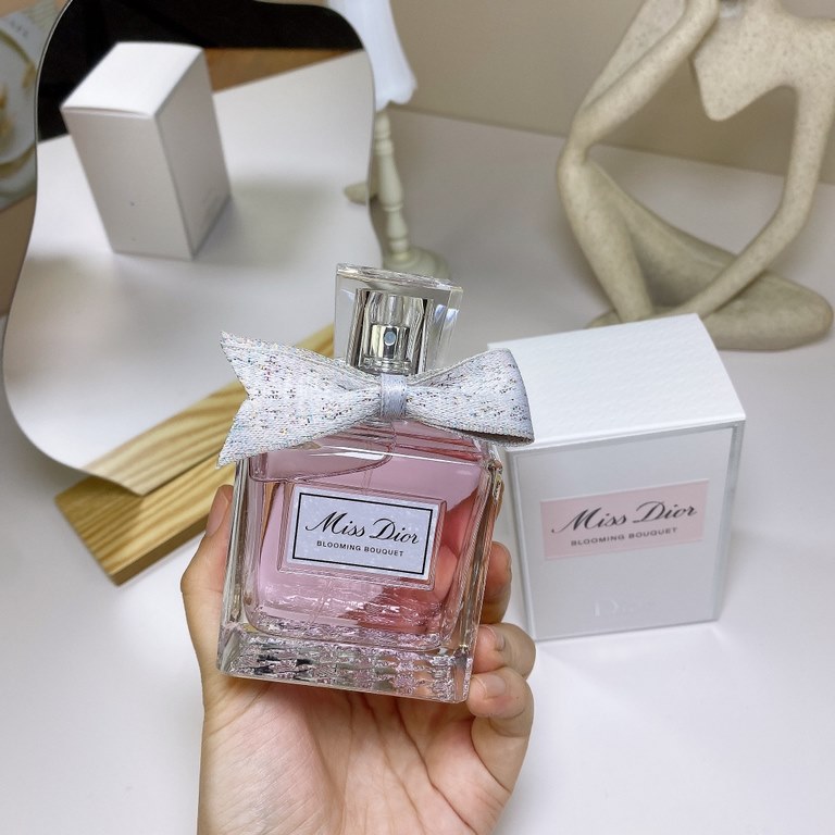 Original qualityThe new 23 version of Dior Dior MissDior Dior high-fashion dress ribbon Miss Sweetheart Ms. perfume 100mlTop note Italian citrus essenceMiddle note double jasmine pure fragranceBase Note Patchouli