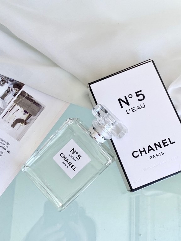 Original quality Chanel (chanel) white perfume n5 classic lasting fragrance Ms. Eau de Toilette No. 5 water 100mlFragrance notes acetaldehyde floral notes top notes Grasse orange blossom, acetaldehyde, perfume tree flowe